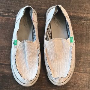 Sanuk shoes